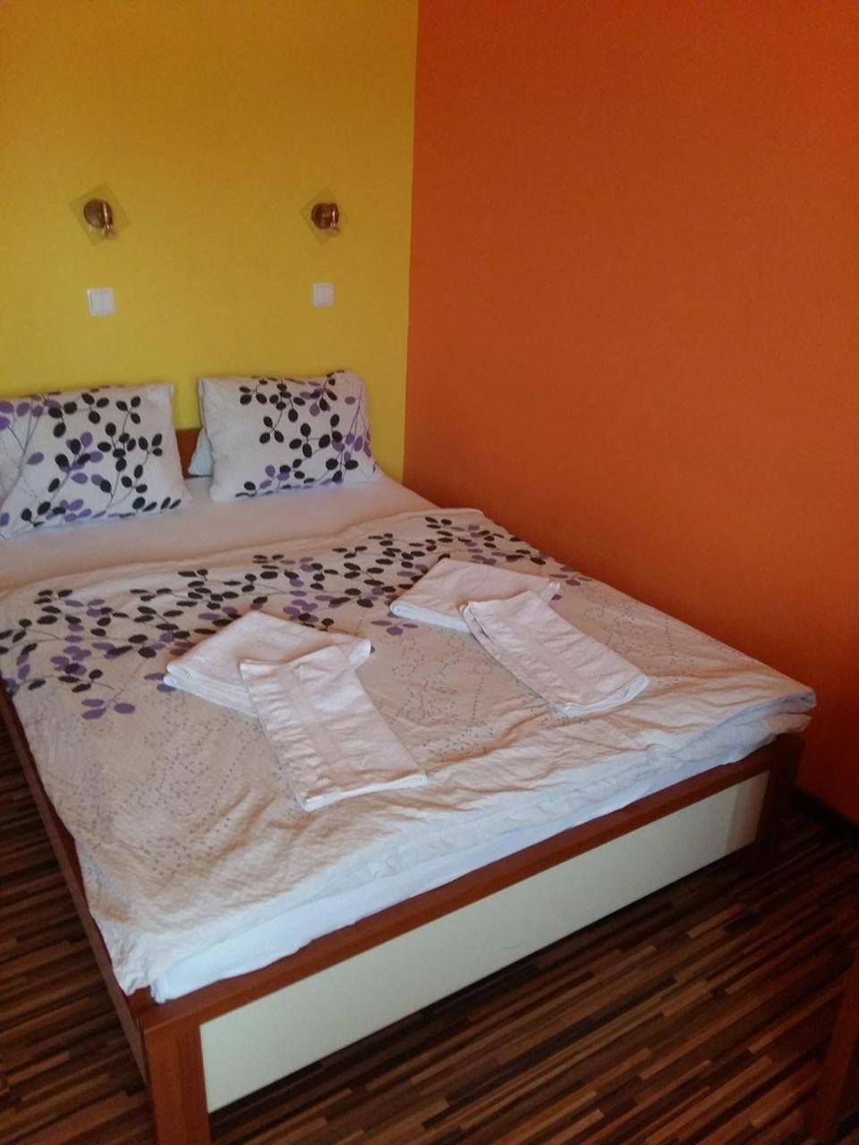 Hotel Centrál Šaľa Habitación foto