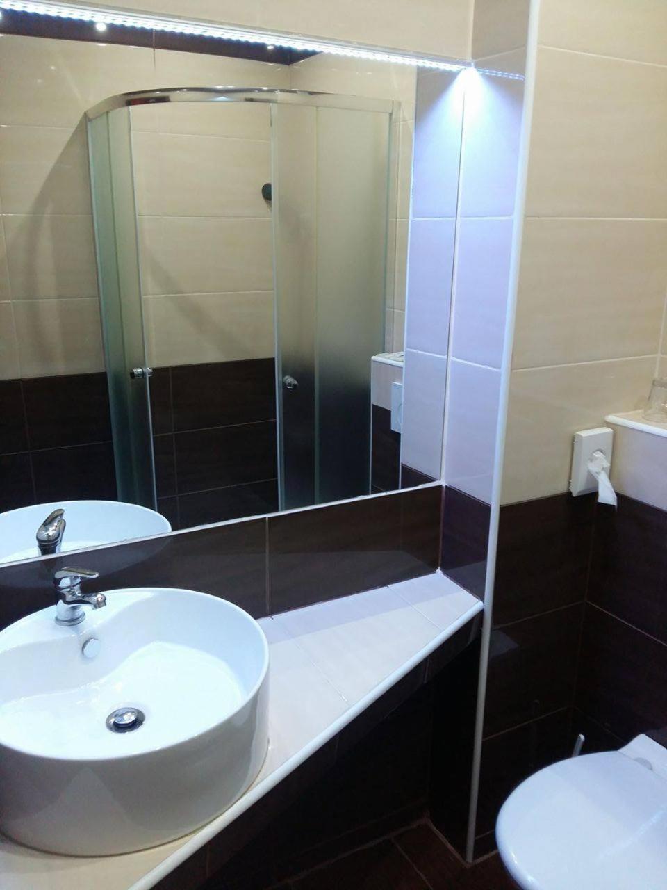 Hotel Centrál Šaľa Habitación foto