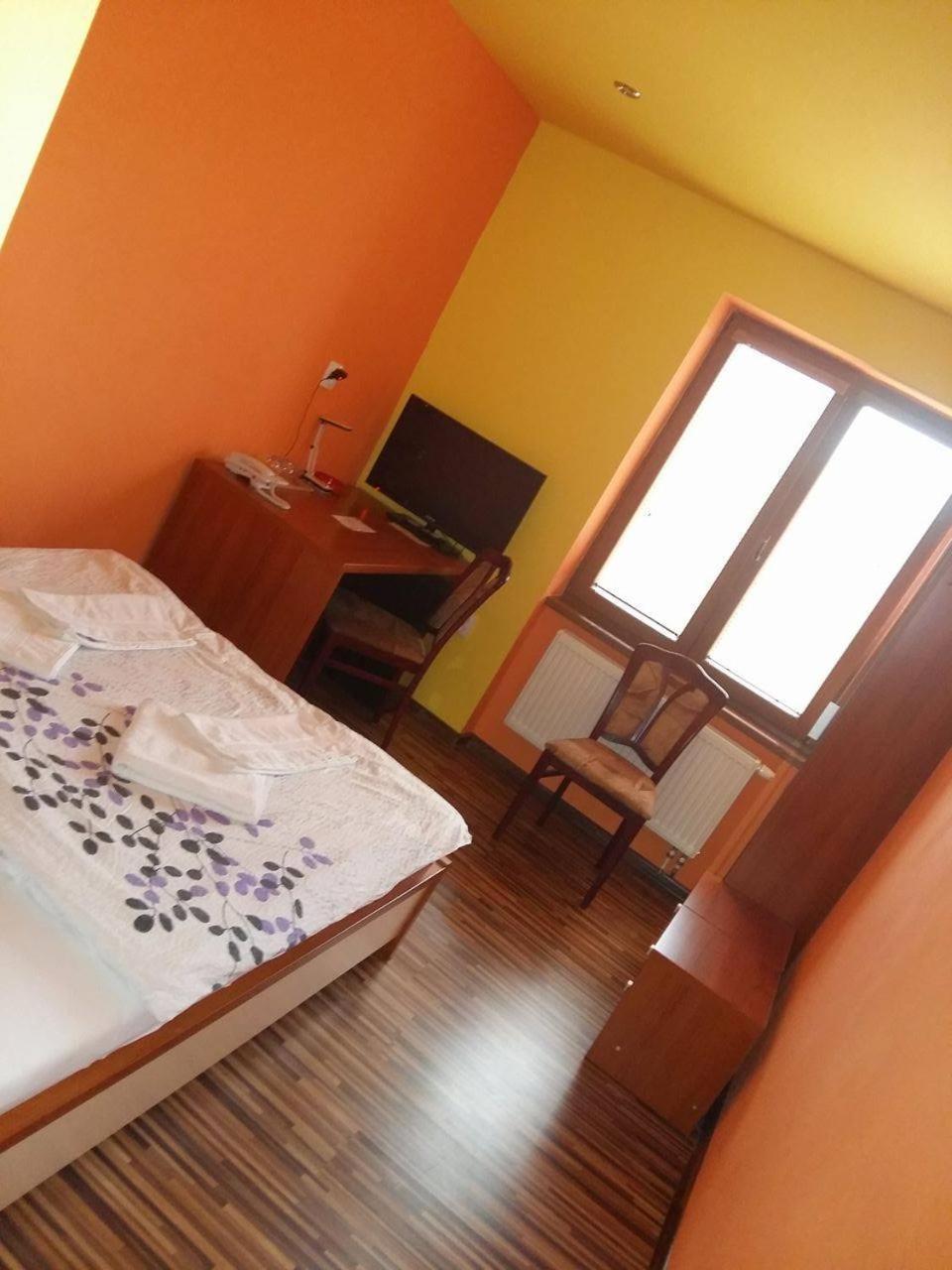 Hotel Centrál Šaľa Habitación foto
