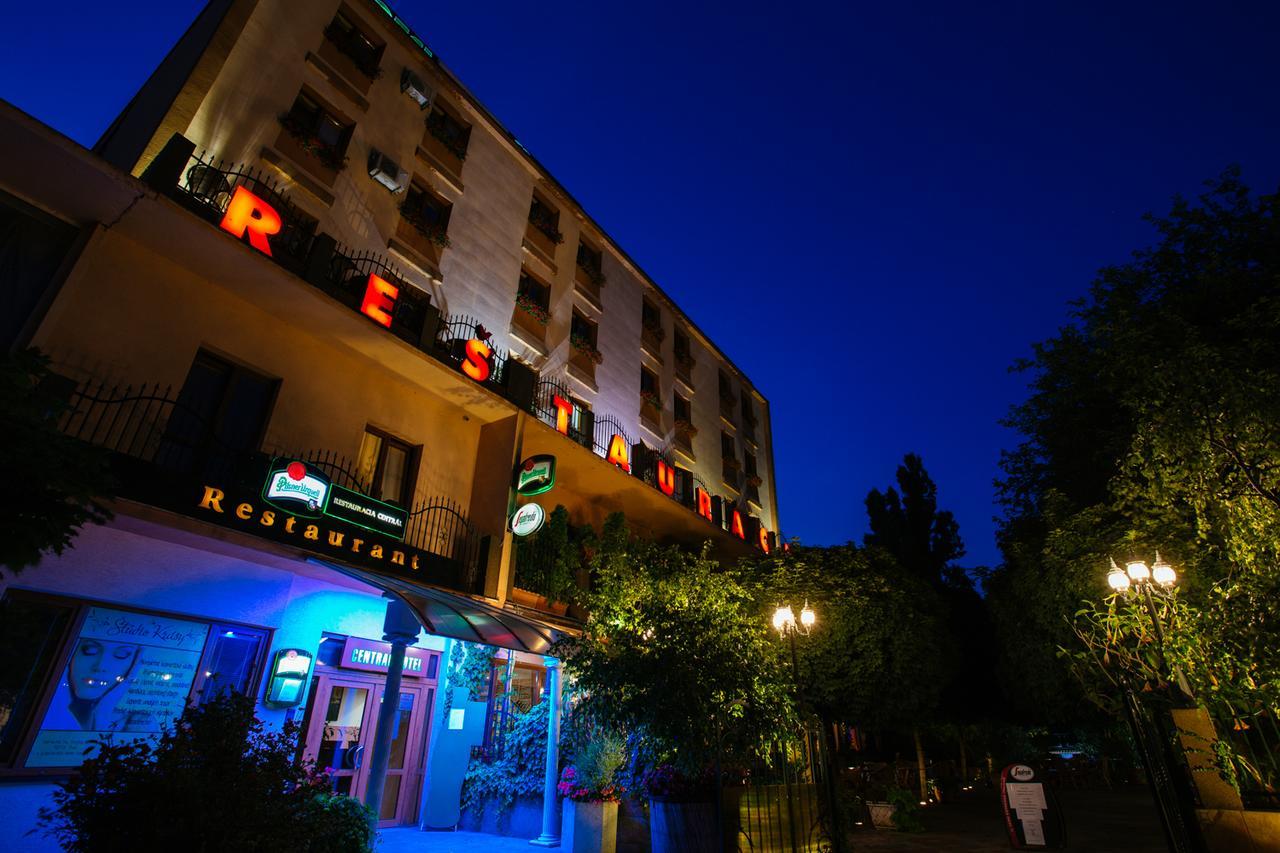 Hotel Centrál Šaľa Exterior foto
