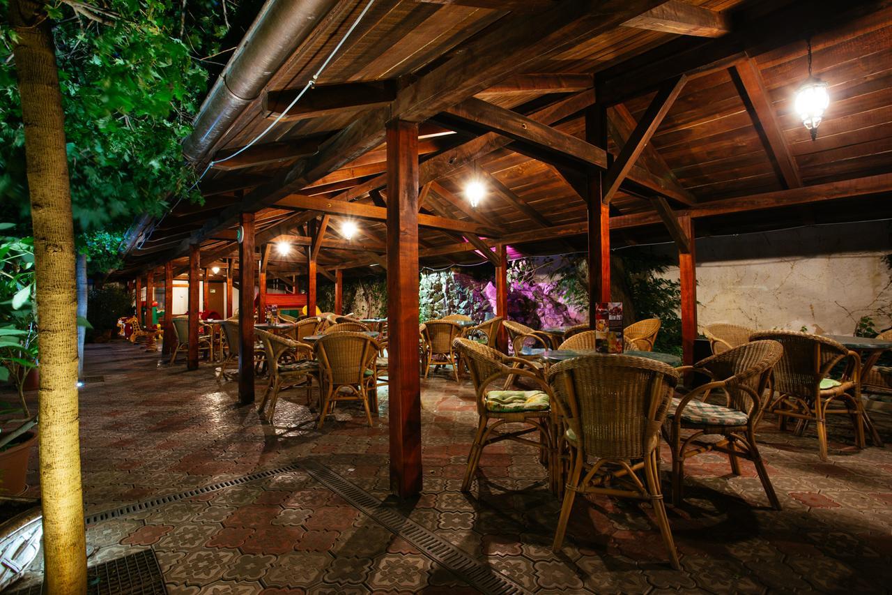Hotel Centrál Šaľa Exterior foto