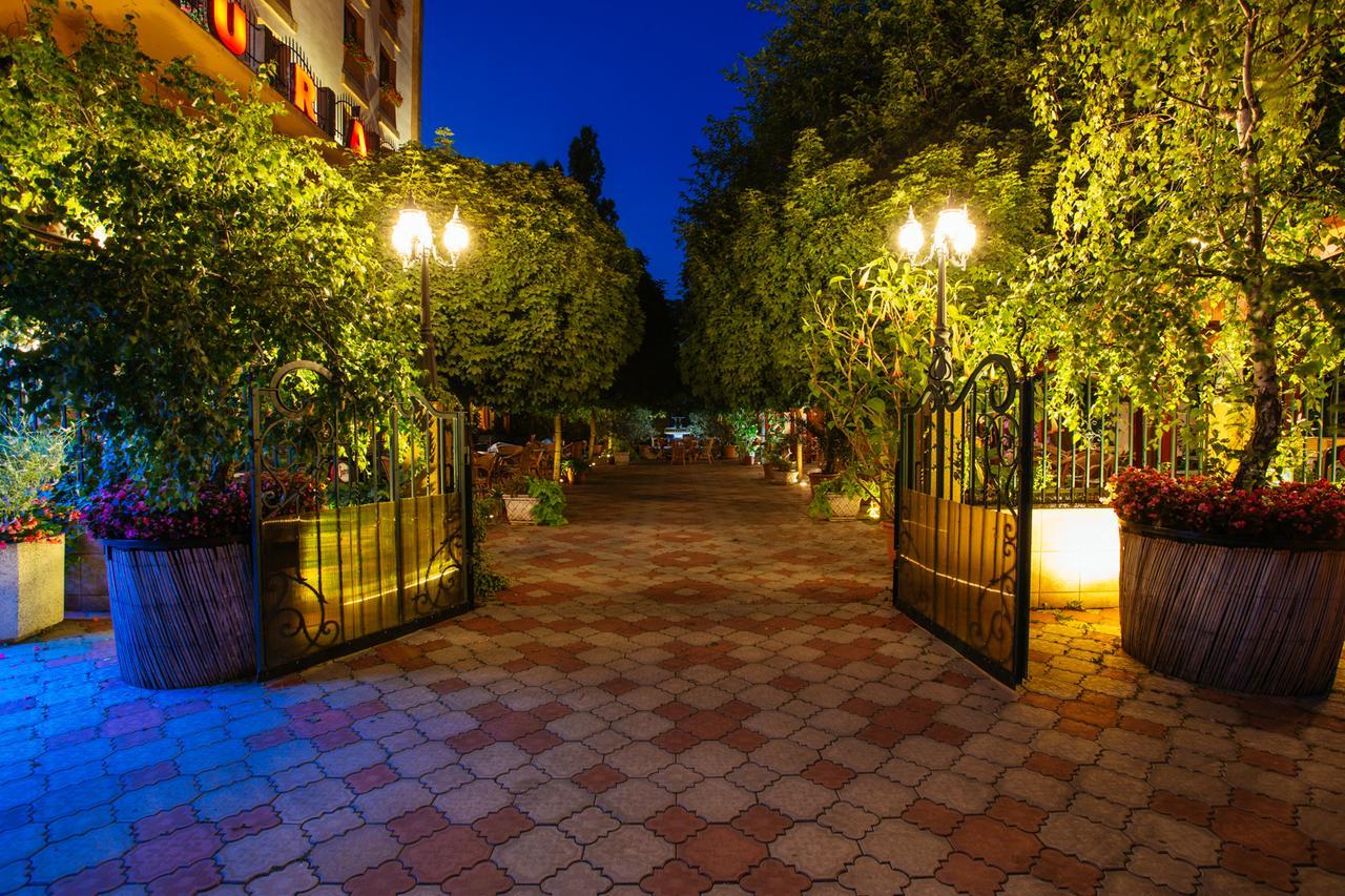 Hotel Centrál Šaľa Exterior foto